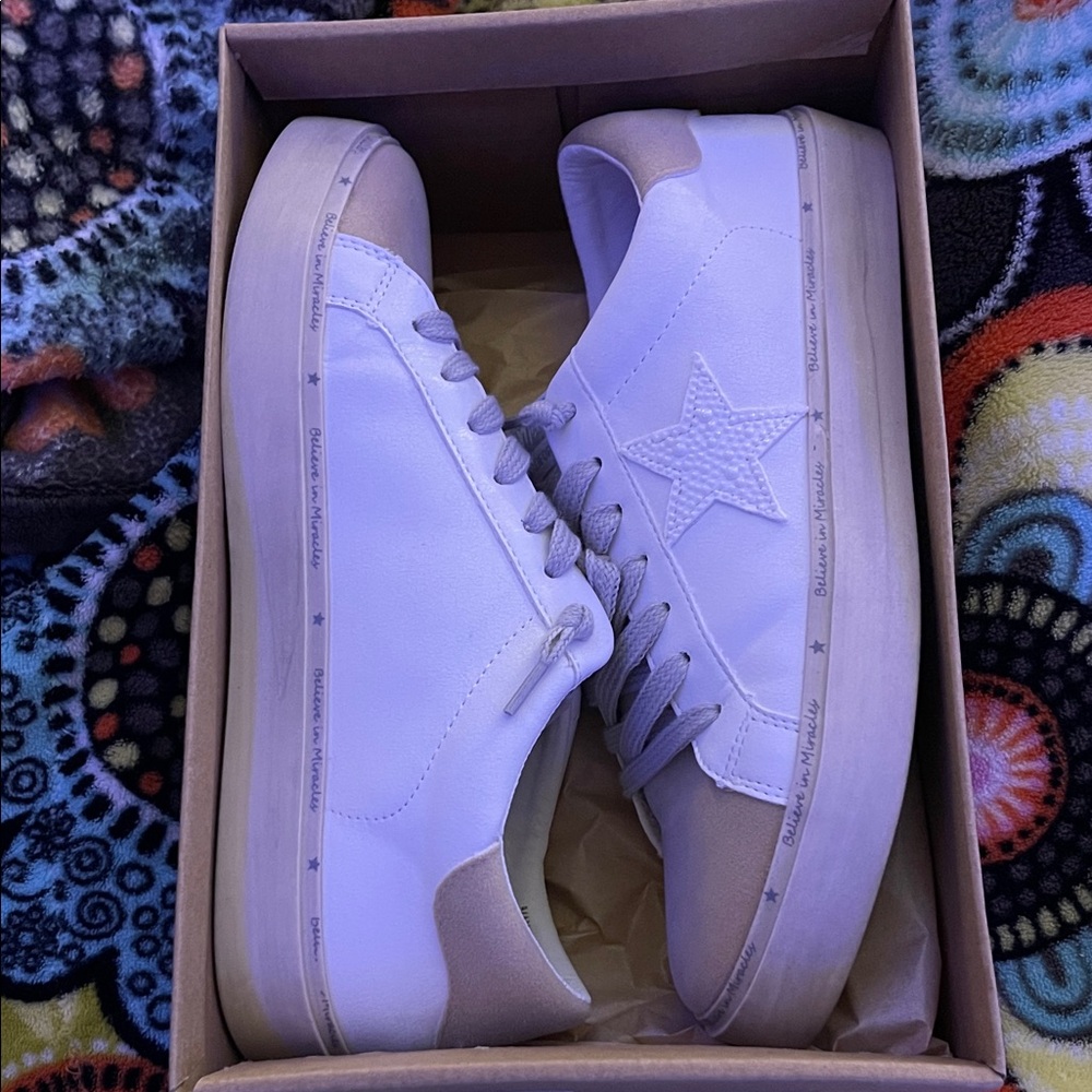 Mi.iM White and Tan Star Sneakers